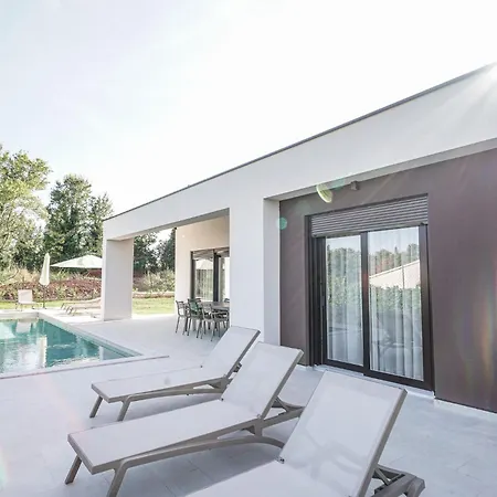Villa Echo Villa, Istra, Pool/jacuzzi, Bbq, Pet Friendly *