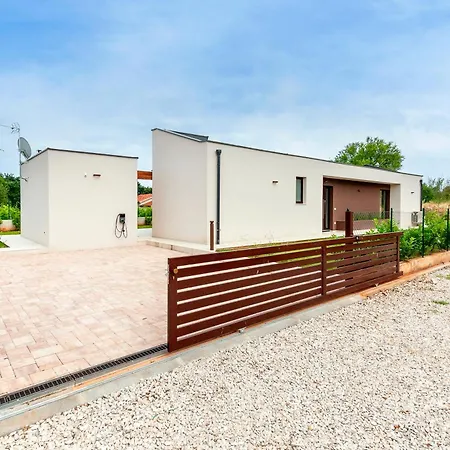 וילה Echo Villa, Istra, Pool/jacuzzi, Bbq, Pet Friendly Segotici