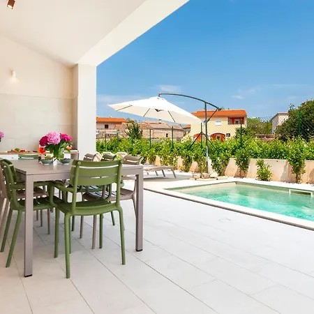 Echo Villa, Istra, Pool/jacuzzi, Bbq, Pet Friendly Segotici