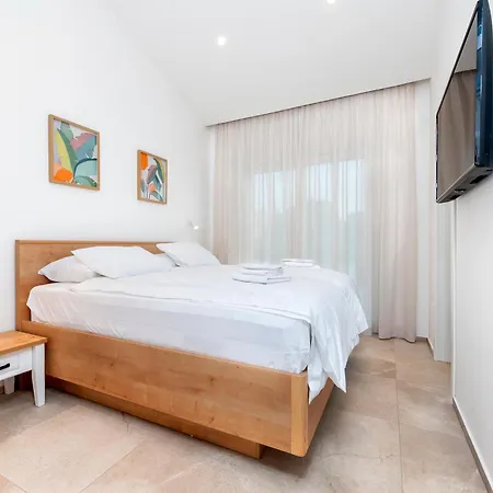 Echo Villa, Istra, Pool/jacuzzi, Bbq, Pet Friendly * Segotici