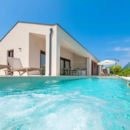 Villa Echo Villa, Istra, Pool/jacuzzi, Bbq, Pet Friendly *