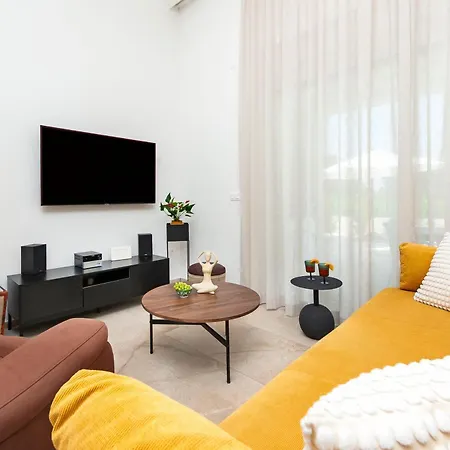 Echo Villa, Istra, Pool/jacuzzi, Bbq, Pet Friendly * Segotici