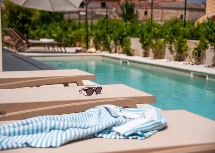Echo Villa, Istra, Pool/jacuzzi, Bbq, Pet Friendly * Segotici