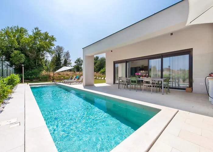 Echo Villa, Istra, Pool/jacuzzi, Bbq, Pet Friendly וילה