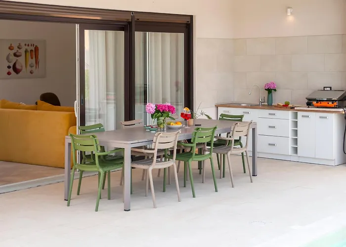 וילה Echo Villa, Istra, Pool/jacuzzi, Bbq, Pet Friendly