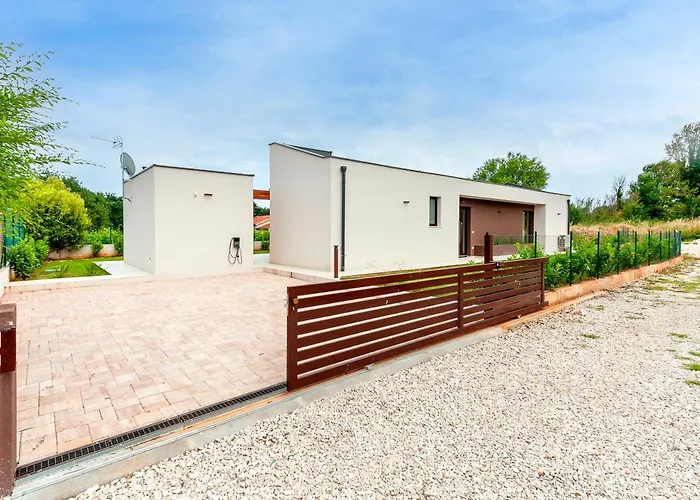 וילה Echo Villa, Istra, Pool/jacuzzi, Bbq, Pet Friendly Segotici