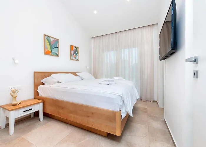 Echo Villa, Istra, Pool/jacuzzi, Bbq, Pet Friendly * Segotici