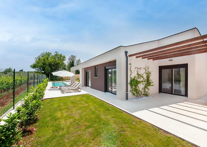 Echo Villa, Istra, Pool/jacuzzi, Bbq, Pet Friendly וילה