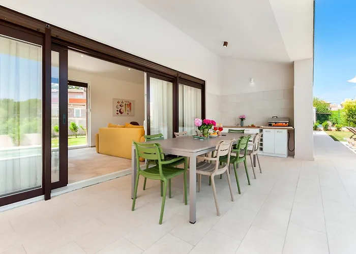 Echo Villa, Istra, Pool/jacuzzi, Bbq, Pet Friendly וילה *