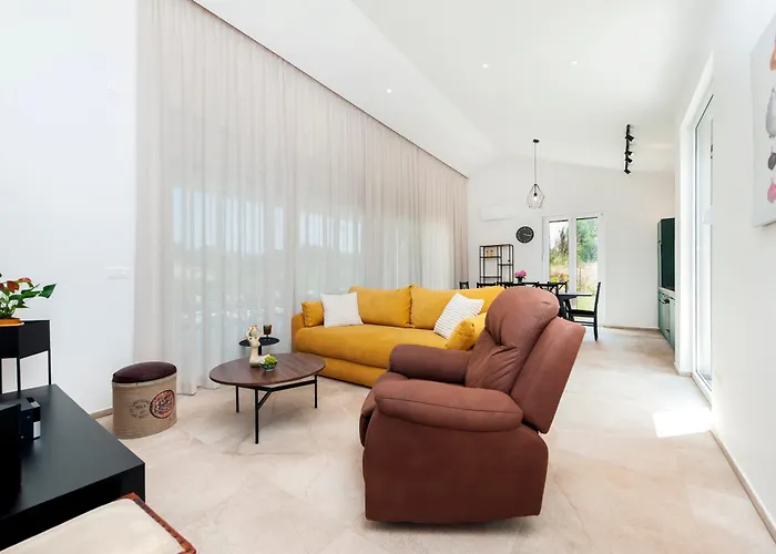 Echo Villa, Istra, Pool/jacuzzi, Bbq, Pet Friendly Segotici