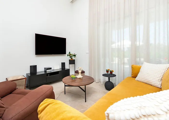 Echo Villa, Istra, Pool/jacuzzi, Bbq, Pet Friendly * Segotici