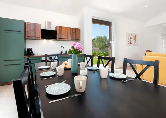 וילה Echo Villa, Istra, Pool/jacuzzi, Bbq, Pet Friendly
