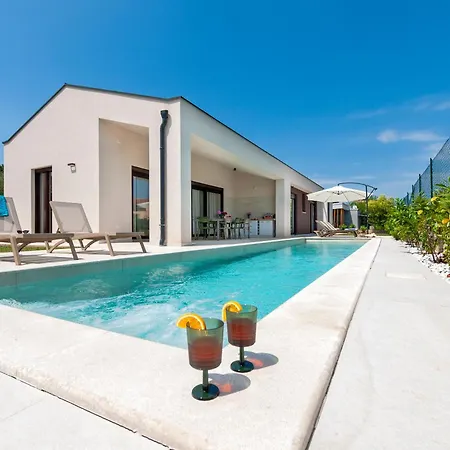 Villa Echo Villa, Istra, Pool/jacuzzi, Bbq, Pet Friendly Segotici