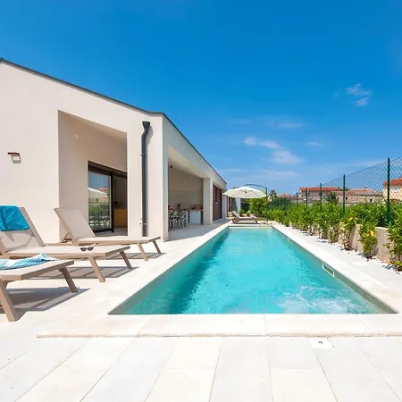 Echo Villa, Istra, Pool/jacuzzi, Bbq, Pet Friendly *