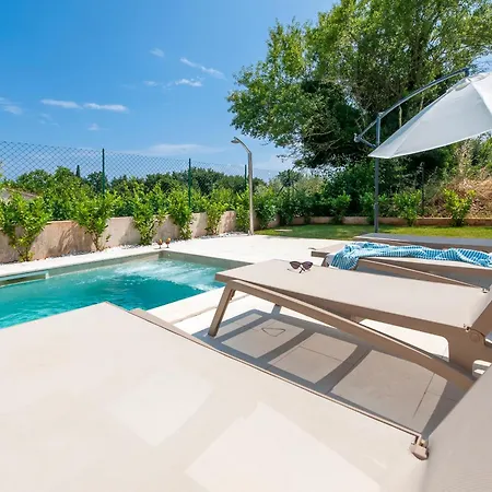 Echo Villa, Istra, Pool/jacuzzi, Bbq, Pet Friendly Segotici