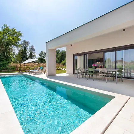 Echo Villa, Istra, Pool/jacuzzi, Bbq, Pet Friendly 别墅