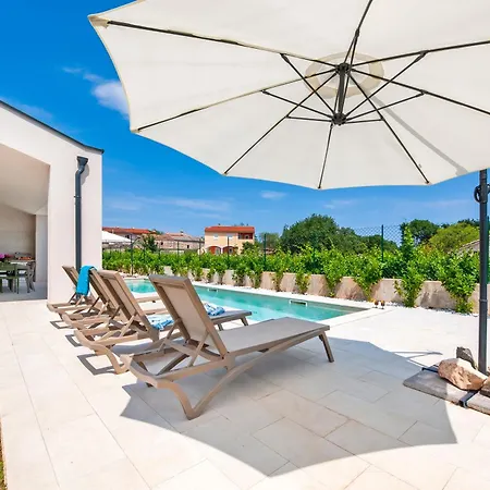 别墅 Echo Villa, Istra, Pool/jacuzzi, Bbq, Pet Friendly