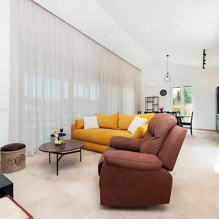 Echo Villa, Istra, Pool/jacuzzi, Bbq, Pet Friendly Segotici